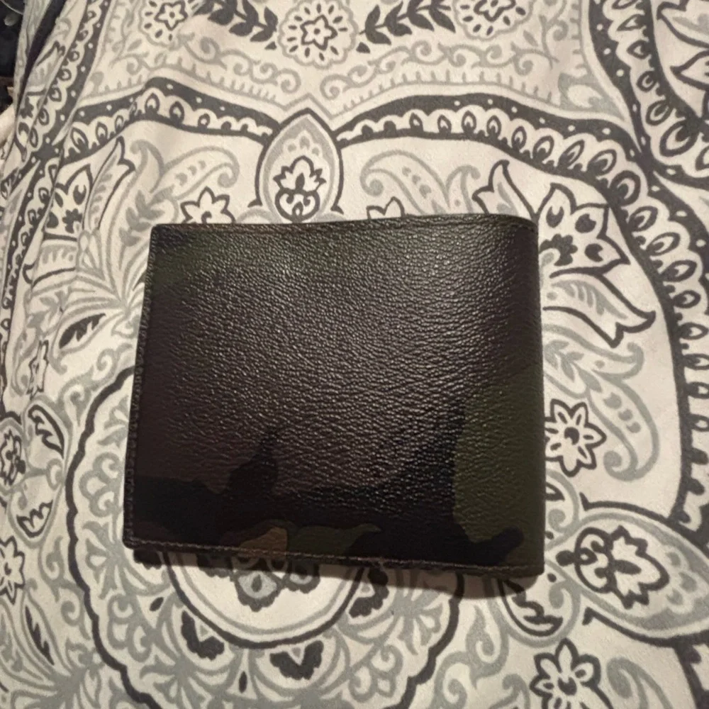 Camo coach wallet used 1 time - Picture 2 of 3
